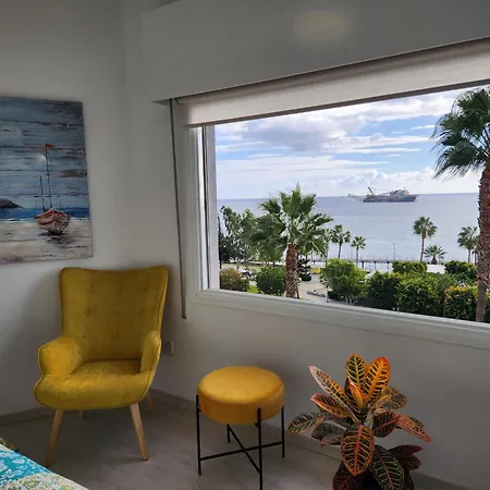 Luxury Kalipso Beachfront Apartament *